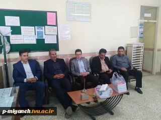 اهدای کمک های کارکنان دانشکده فنی و حرفه ای میانه به دانش آموزان محروم همزمان با بازگشایی مدارس